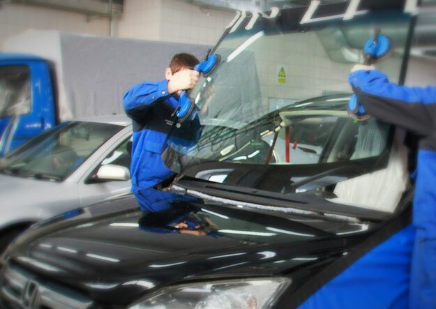 Изображение замены стекол авто