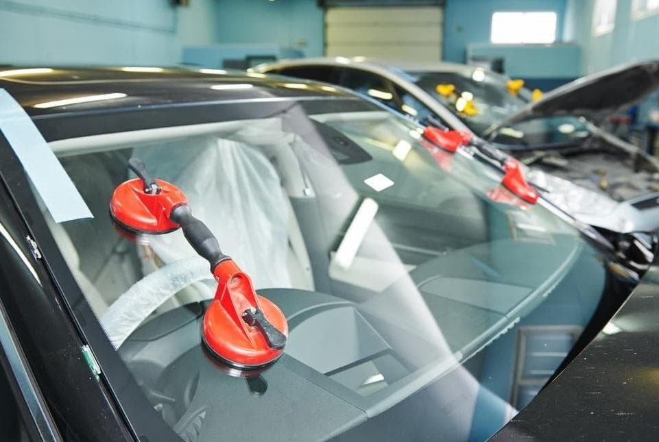 Фото замены лобового стекла