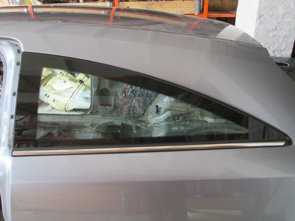 Фото кузовного стекла