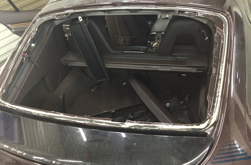 фото процесс замены заднего стекла