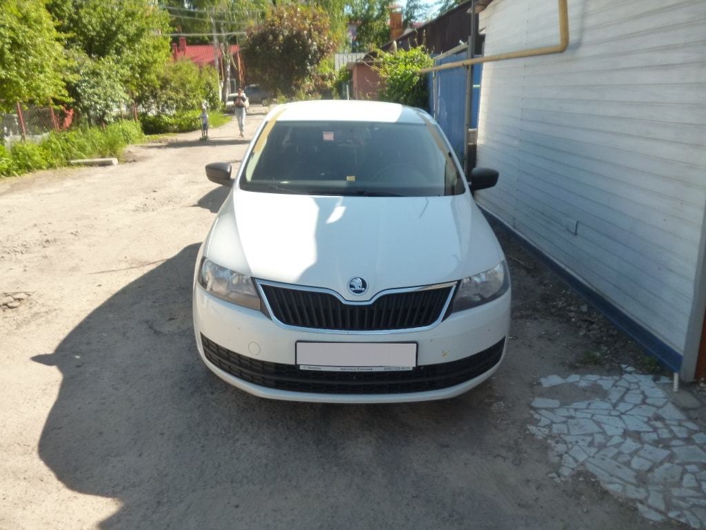 Фото пример замены лробового стекла Шкода