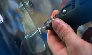 фото ремонт лобового стекла в автосервисе