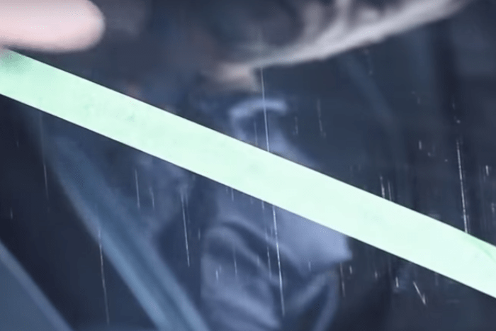 Фото стекла с мелкими царапинами